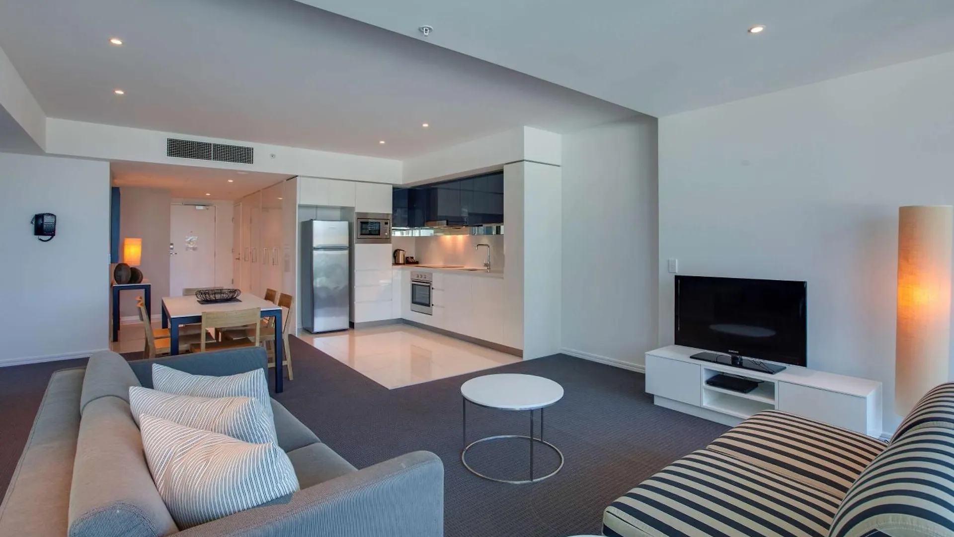 Hilton Surfers Paradise Hotel & Residences Gold Coast 5*,