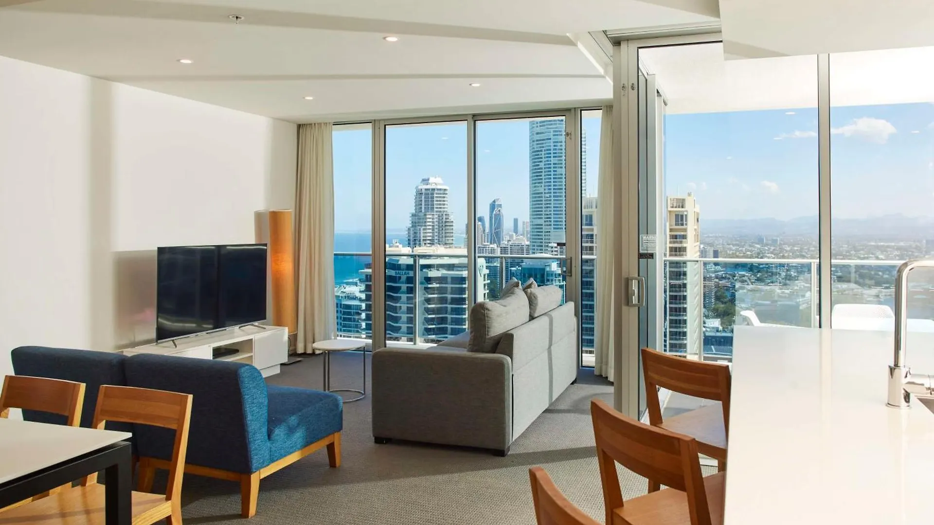 Hilton Surfers Paradise Hotel & Residences Gold Coast 5*,