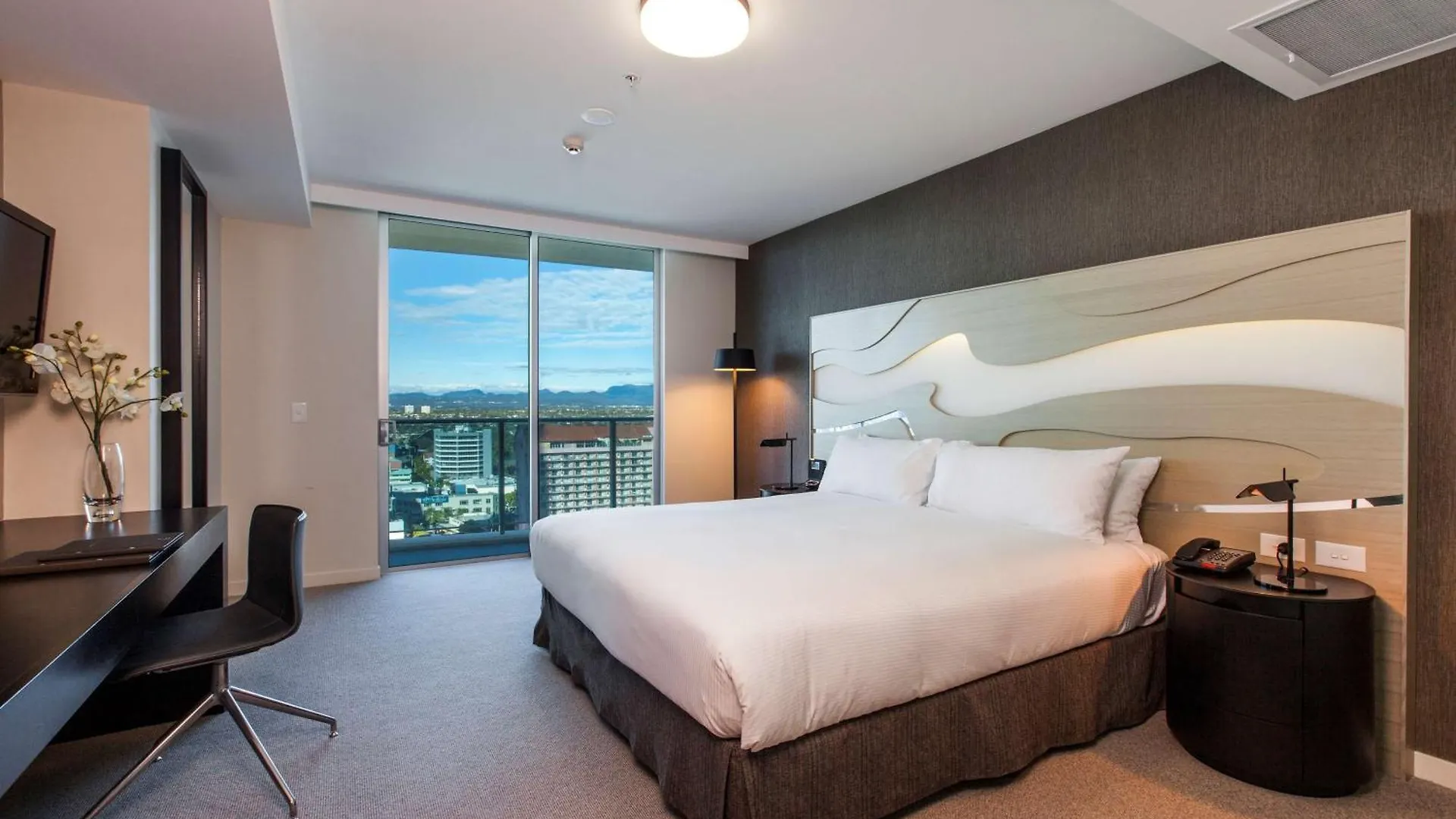 Hilton Surfers Paradise Hotel & Residences Gold Coast Resort
